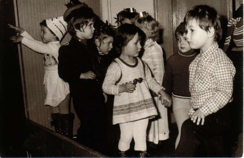 Claus im Kindergarten unter Kinder 1